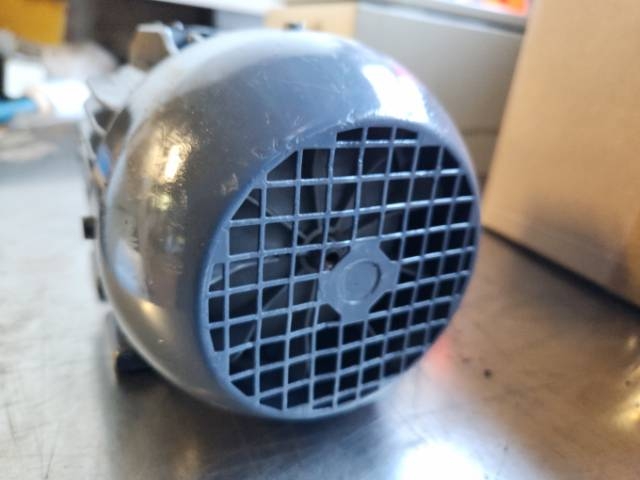 WEG 0.37W, 1400 RPM 4 Pole Electric Motor