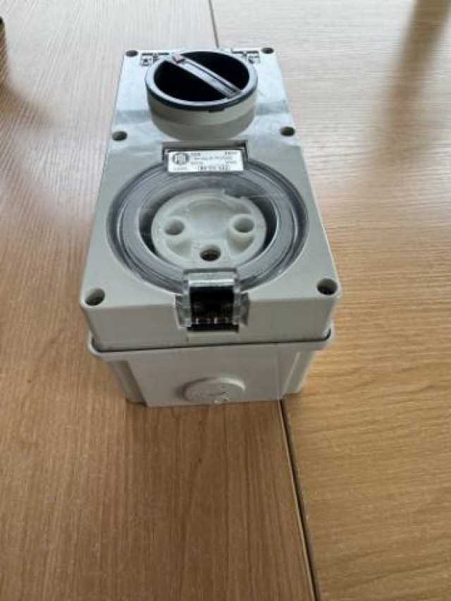 Single Phase PDL 32Amp Switches/Plugs