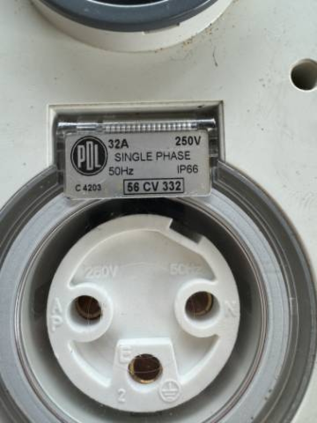 Single Phase PDL 32Amp Switches/Plugs