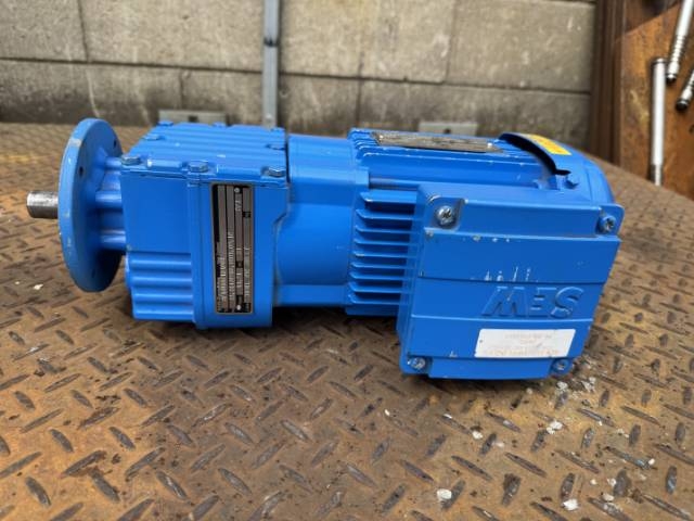 SEW-Eurodrive 0.55Kw, 99.7 RPM, Geared Motor