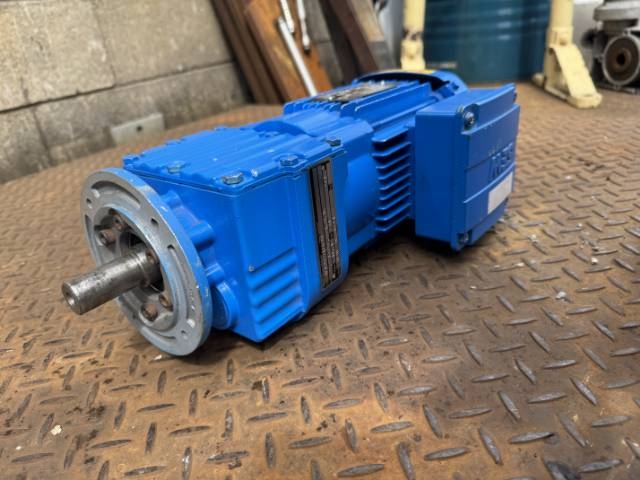 SEW-Eurodrive 0.55Kw, 99.7 RPM, Geared Motor