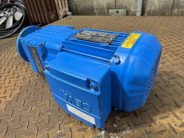 SEW-Eurodrive 0.55Kw, 99.7 RPM, Geared Motor