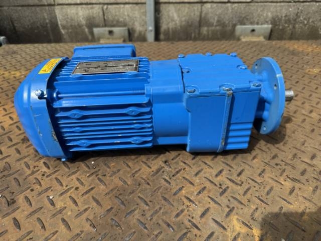 SEW-Eurodrive 0.55Kw, 99.7 RPM, Geared Motor