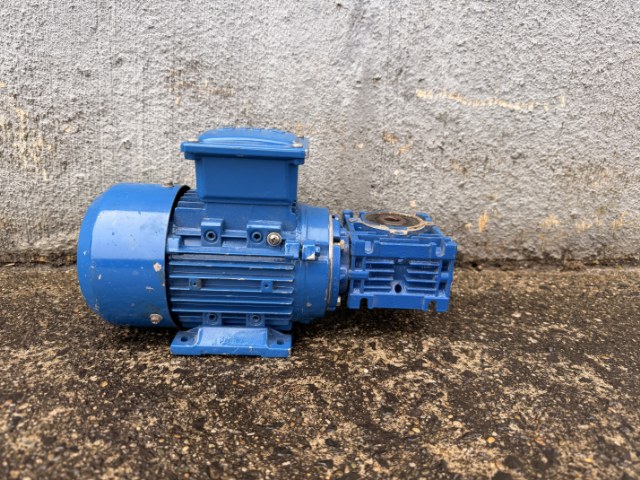 CMG 0.09Kw, 176.6 RPM, Right Angle Geared Motor