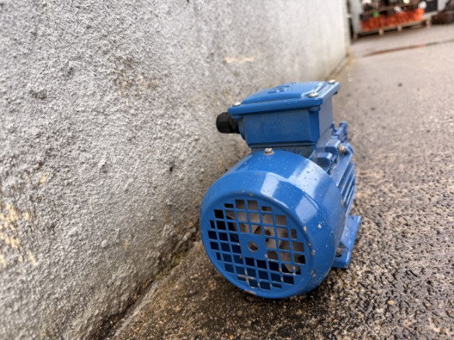 CMG 0.09Kw, 176.6 RPM, Right Angle Geared Motor