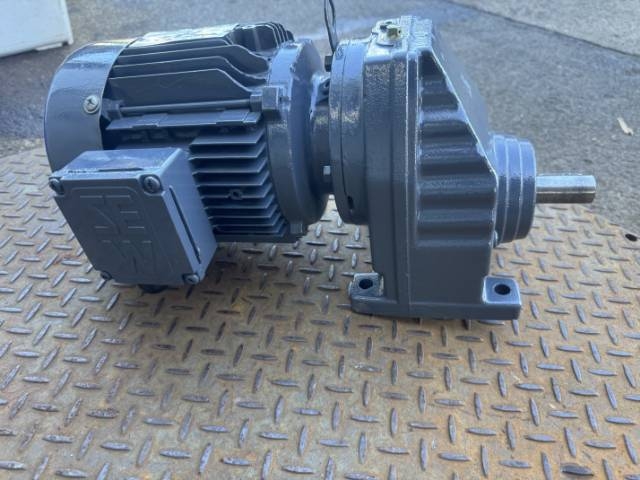 SEW Eurodrive 1.1Kw, 583 RPM, DT90, Geared Motor