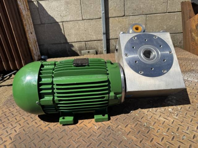 WEG/Clean-Geartech 3Kw, 103 RPM Geared Motor