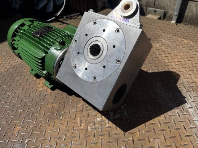 WEG/Clean-Geartech 3Kw, 103 RPM Geared Motor