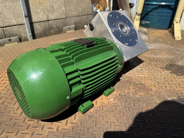 WEG/Clean-Geartech 3Kw, 103 RPM Geared Motor