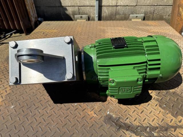 WEG/Clean-Geartech 3Kw, 103 RPM Geared Motor