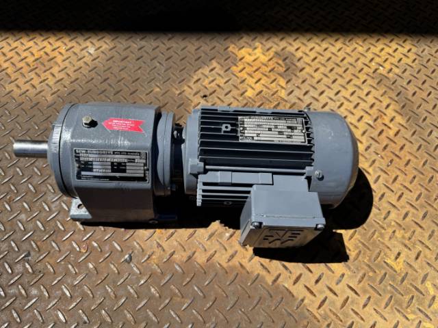SEW Eurodrive 0.55Kw, 28.5 RPM, Inline Geared Motor