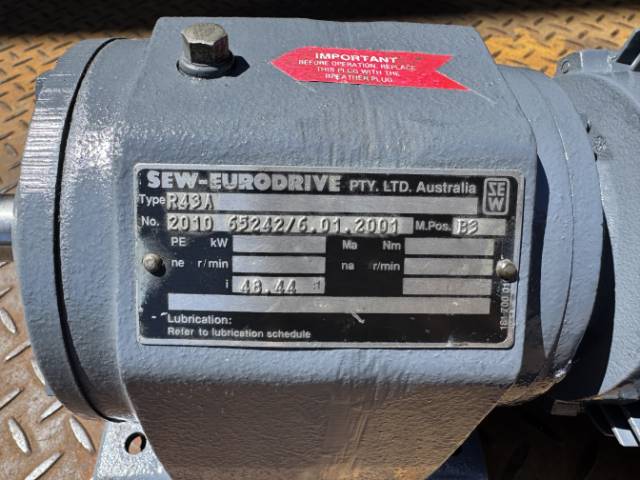SEW Eurodrive 0.55Kw, 28.5 RPM, Inline Geared Motor