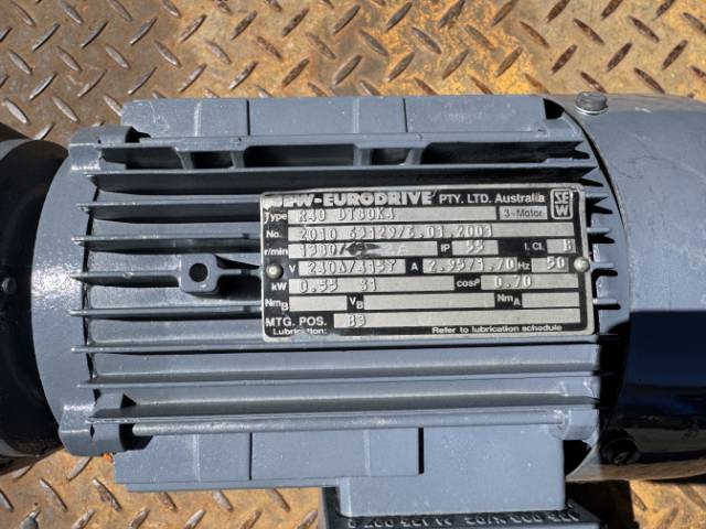 SEW Eurodrive 0.55Kw, 28.5 RPM, Inline Geared Motor