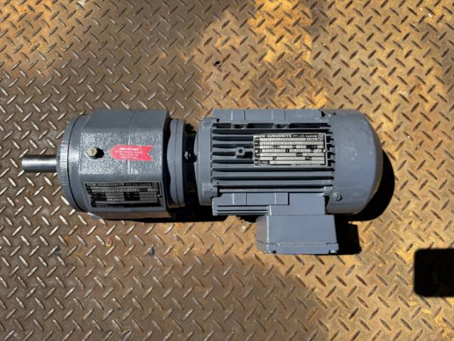 SEW Eurodrive 0.55Kw, 28.5 RPM, Inline Geared Motor