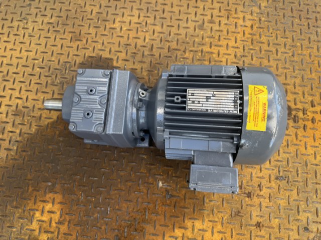 SEW-Eurodrive 1.5Kw, 119 RPM Geared Motor