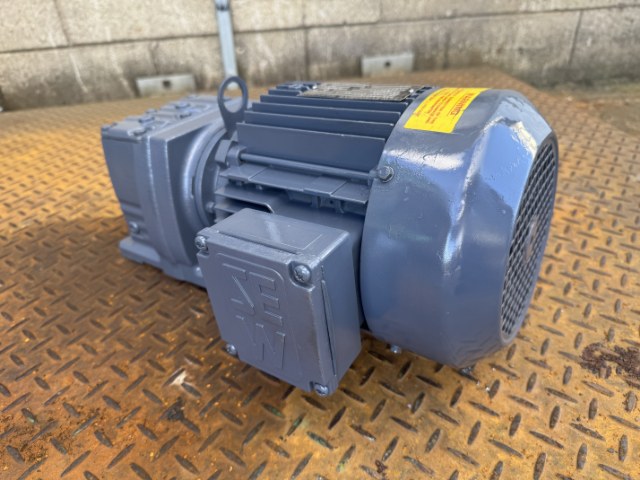 SEW-Eurodrive 1.5Kw, 119 RPM Geared Motor