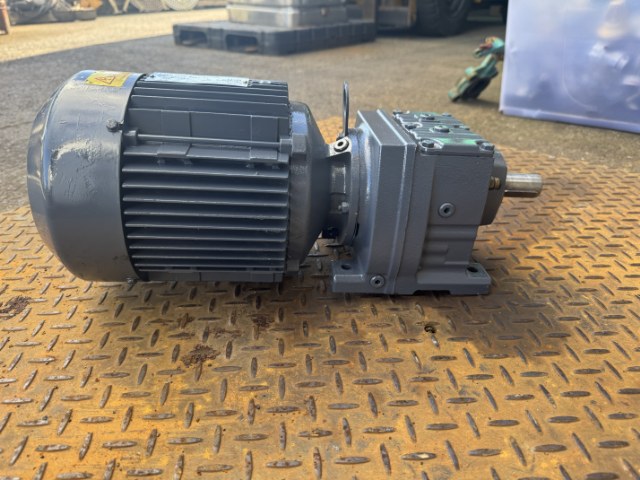 SEW-Eurodrive 1.5Kw, 119 RPM Geared Motor
