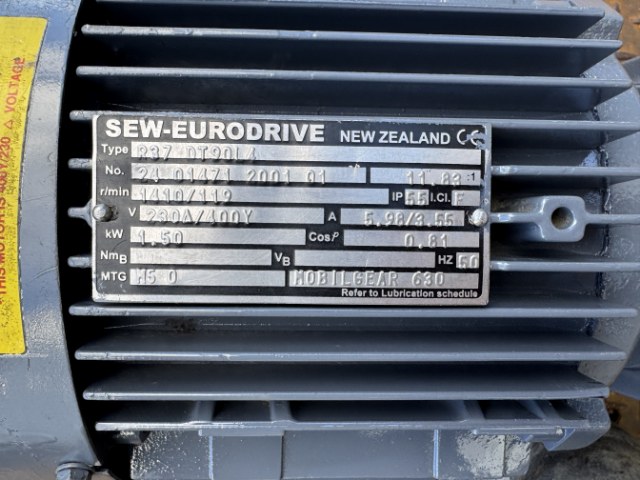 SEW-Eurodrive 1.5Kw, 119 RPM Geared Motor