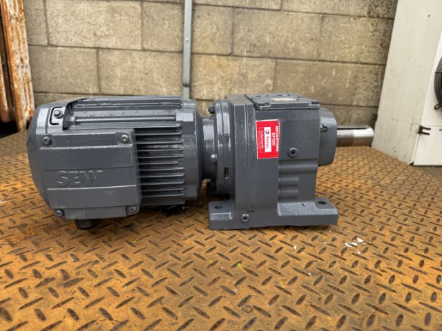 SEW Eurodrive 1.5Kw, 65 RPM Geared Motor