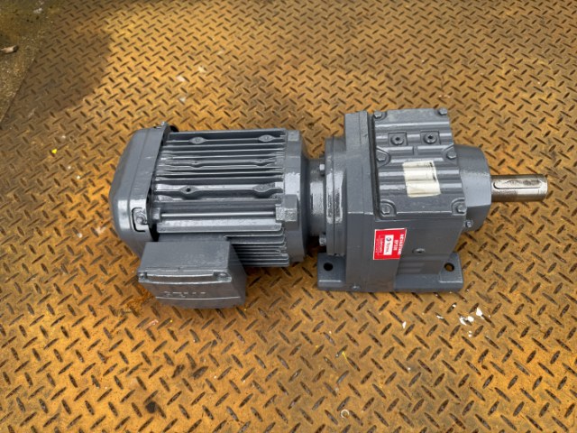 SEW Eurodrive 1.5Kw, 65 RPM Geared Motor