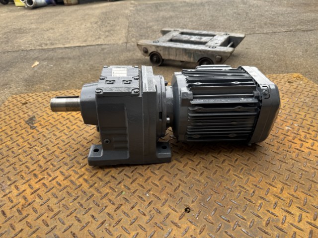 SEW Eurodrive 1.5Kw, 65 RPM Geared Motor