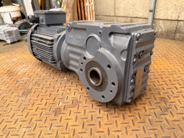 SEW Eurodrive 2.2Kw, 23 RPM Geared Motor
