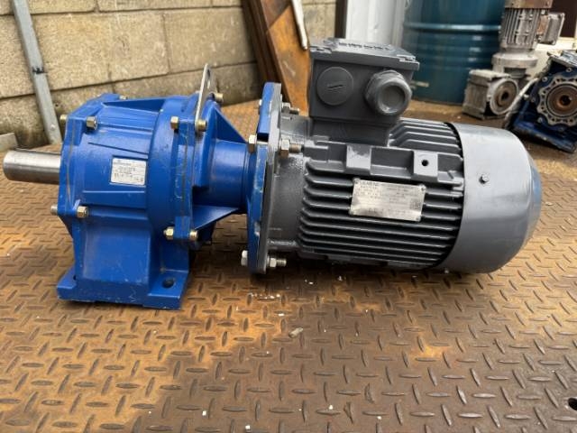 Siemens/Motovario 2.2Kw, 99 RPM Inline Geared Motor