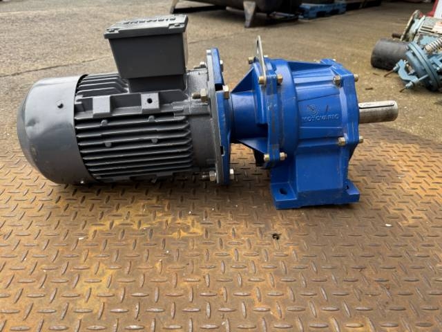 Siemens/Motovario 2.2Kw, 99 RPM Inline Geared Motor