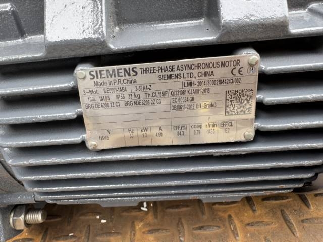 Siemens/Motovario 2.2Kw, 99 RPM Inline Geared Motor