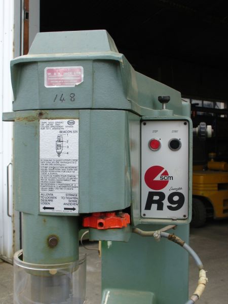 SCM R9 overhead router