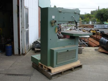 SCM R9 overhead router